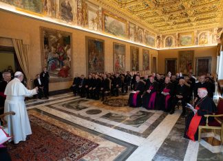 Vaticano, Cina: miglioreremo legami dopo accordo per vescovi