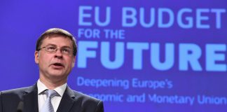 Ue, Valdis Dombrovski