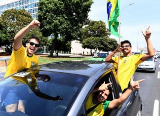 Brasile, lunghe code ai seggi a San Paolo e a Copacabana a Rio