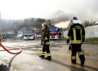Ravenna, cede passerella sul fiume Ronco: disperso un tecnico