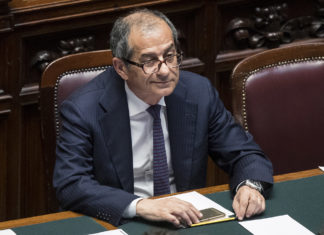 Ue, Tria rassicura sull’attuazione del Def. Ma l’eurogruppo vuole i risultati