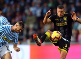 Serie A, i match delle 15: Frosinone corsaro a Ferrara, bene Cagliari e Genoa