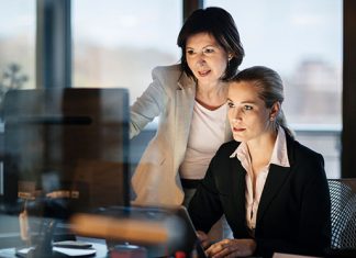 Lavoro, per le donne ancora stipendi “leggeri”