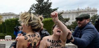 Spagna, protesta delle Femen a Madrid contro Franco