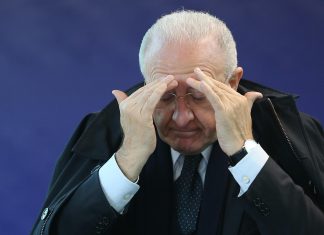 Napoli, donna intubata sommersa da formiche. Fdi: con De Luca siamo in Africa