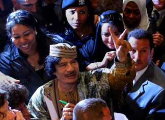 Belgio, spariti nel nulla 5 miliardi del tesoro di Gheddafi. Bruxelles sotto accusa: “Rifornisce di armi le milizie libiche”