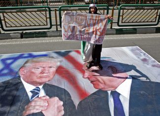 Manifestazioni e sanzioni, si accende la rabbia in Iran: bruciate le bandiere Usa