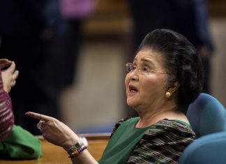 Filippine, il tribunale ordina l’arresto per l’ex first lady Imelda Marcos