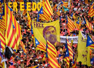 Catalogna, la procura chiede il carcere per gli indipendentisti: 25 anni a Junqueras