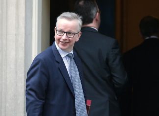 Brexit, Gove conferma: “Non mi dimetto, piena fiducia in May”