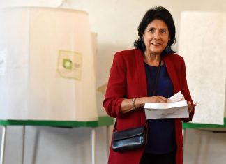 Georgia, una donna alla guida della nazione. Le opposizioni contestano