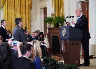 Usa, la Casa Bianca sospende l’accredito ad un giornalista della Cnn dopo lo scontro con Trump