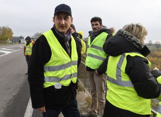 Gilet gialli, giornalisti aggrediti e picchiati in diverse città