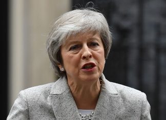 Brexit, May ritorna a Bruxelles: Spagna minaccia naufragio accordo