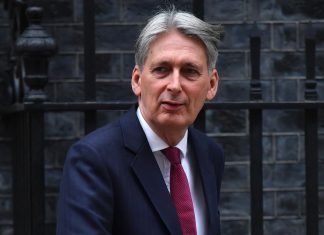 Brexit, Hammond: “Il Piano May è il meno costoso per l’economia Gb”