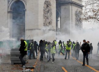 Gilet gialli, flop concertazione a Parigi La protesta arriva anche a Bruxelles