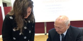 Piero Angela durante l'intervista con la giornalista di Cronachedi
