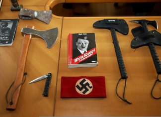 Germania, slogan nazista ‘Sieg Heil’ a concerto: polizia lo sospende