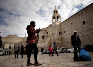 Natale, a Betlemme pellegrini da tutto il mondo: a messa atteso il presidente Abbas