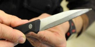 Barista minacciato con coltello