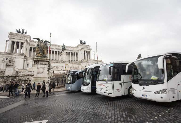 Trasporti, sindacati: “Lunedì sciopero 4 ore bus, tram, metro e pullman”