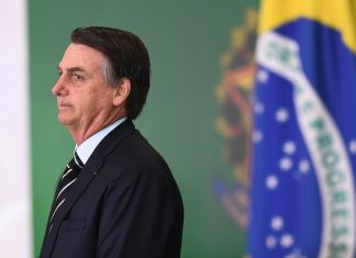 Brasile, Bolsonaro apre a ‘futura’ base militare Usa