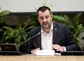 Empoli, Salvini difende la polizia: “Dovevano offrire cappuccio e brioche?”