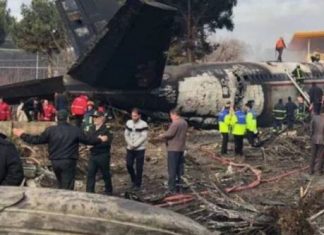 Iran, aereo militare si schianta sull’aeroporto: 15 morti