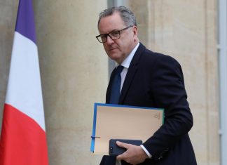 Francia, incendio doloso a casa del presidente del Parlamento Ferrand