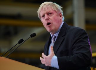 Brexit, appunti di Johnson recuperati da spazzatura: “Nessuna strategia per no deal”