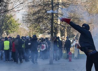 Gilet gialli, 13° sabato di mobilitazione: migliaia su Champs Elysees