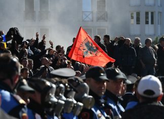 Albania, il leader dell’opposizione: “Nessuno fermerà il popolo”