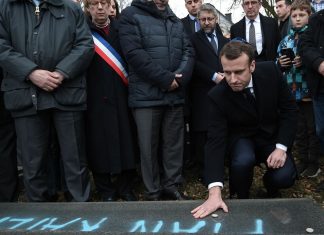 Francia, Macron in visita al memoriale Shoah