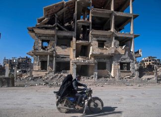 Siria, altri 30 camion evacuano persone da ultima sacca Isis