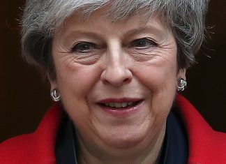 Brexit, May: “Il Parlamento potrà votare sul breve rinvio per il divorzio”