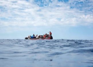Migranti, barcone al largo della Libia: sos all’Italia