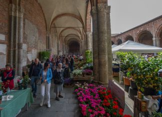Festa della mamma, un italiano su 3 regala fiori o piante