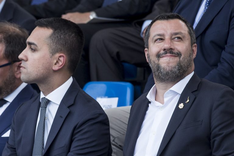 Crisi di governo, Salvini mette alle strette Di Maio. Il grillino reagisce: “Taglio dei parlamentari? Mossa della disperazione”