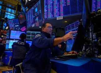 Borsa, Wall Street chiude in ribasso: Dow Jones -0,49, Nasdaq -0,34%
