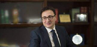 Renziani in fuga verso Forza Italia: il 'Cav' chiama i deluchiani