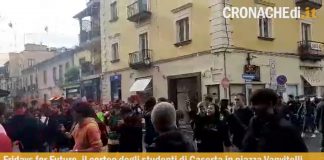 Fridays for Future, corteo per l'ambiente degli studenti in piazza Vanvitelli a Caserta