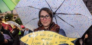 Foto LaPresse - Matteo Corner 01/12/2019 Milano, Italia Cronaca Manifestazione sardine a passo Duomo in piazza Duomo