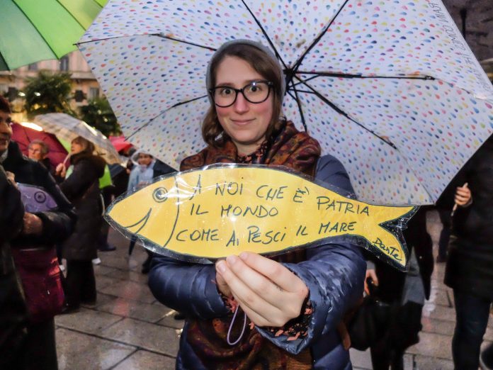 Foto LaPresse - Matteo Corner 01/12/2019 Milano, Italia Cronaca Manifestazione sardine a passo Duomo in piazza Duomo