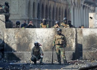 Iraq, medici: 17 morti in attacco ad accampamento dimostranti Baghdad