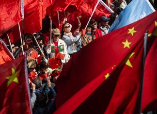 Hong Kong, gigantesca manifestazione segna i 6 mesi di proteste pro-democrazia