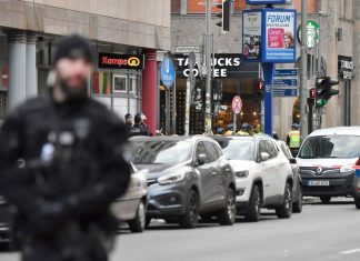 Berlino, rapina e spari vicino il Checkpoint Charlie