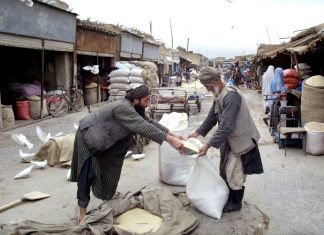 Afghanistan, talebani attaccano base nel nord: uccisi 10 soldati