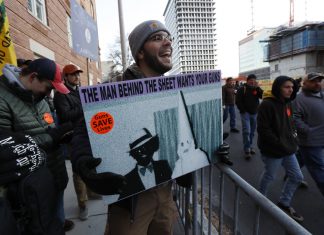 Usa, tensione a Richmond: migliaia a corteo pro-armi, timore violenze