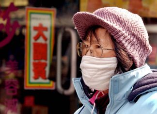 Virus cinese, confermata la trasmissione da uomo a uomo