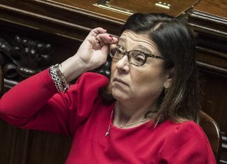 Treno deragliato, De Micheli: “Cordoglio mio e del governo alle famiglie delle vittime”